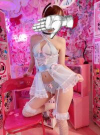 ア・ツ・イ　レナ